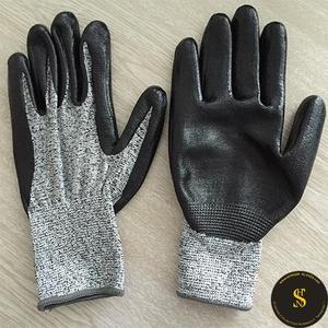 A003 13 gauge cut resistant with black nitrile coated on palm,